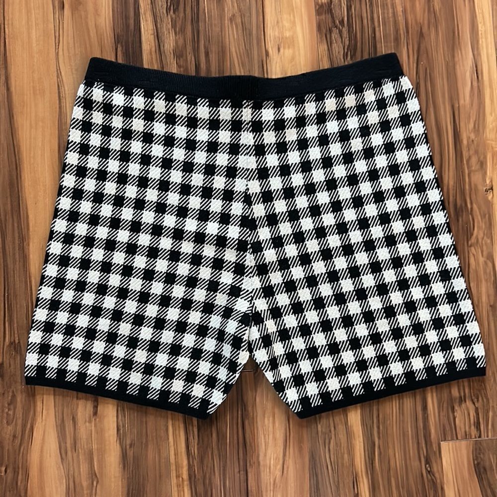 NEW Future Collective Shorts - Picture 6 of 6